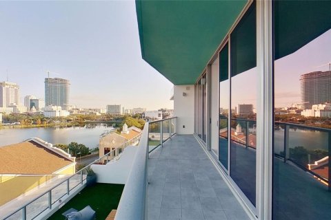 Condo in Saint Petersburg, Florida, 2 bedrooms  № 1881385 - photo 25