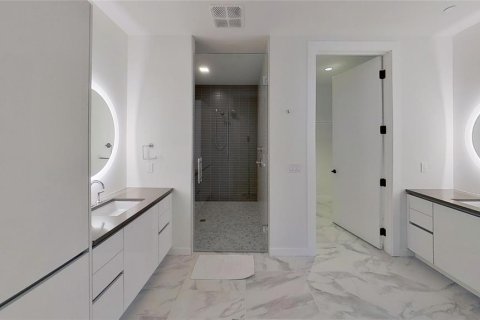 Condo in Saint Petersburg, Florida, 2 bedrooms  № 1881385 - photo 14