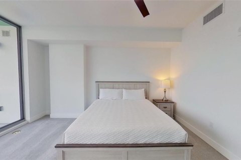 Condo in Saint Petersburg, Florida, 2 bedrooms  № 1881385 - photo 18