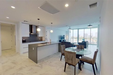 Condo in Saint Petersburg, Florida, 2 bedrooms  № 1881385 - photo 9
