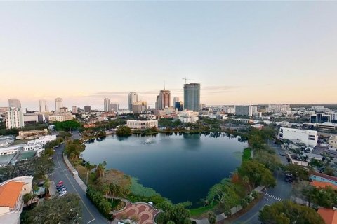 Condo in Saint Petersburg, Florida, 2 bedrooms  № 1881385 - photo 2