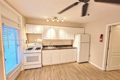 Studio in the Condo in Miami Beach, Florida  № 2012710