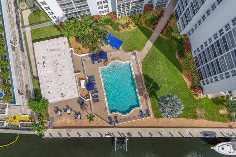Copropriété à vendre à Pompano Beach, Floride: 1 chambre, 60.2 m2 № 2390183 - photo 15