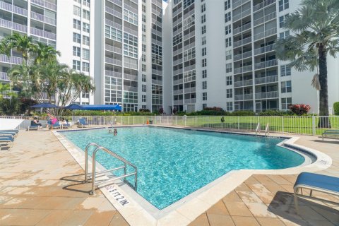 Copropriété à vendre à Pompano Beach, Floride: 1 chambre, 60.2 m2 № 2390183 - photo 6