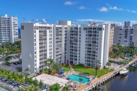 Copropriété à vendre à Pompano Beach, Floride: 1 chambre, 60.2 m2 № 2390183 - photo 16