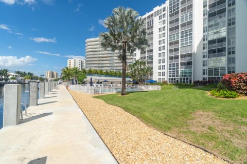 Copropriété à vendre à Pompano Beach, Floride: 1 chambre, 60.2 m2 № 2390183 - photo 8