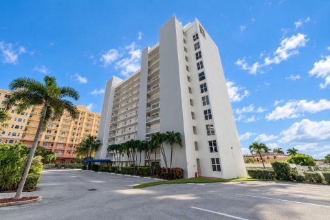 Copropriété à vendre à Pompano Beach, Floride: 1 chambre, 60.2 m2 № 2390183 - photo 2