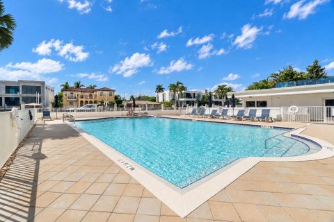 Copropriété à vendre à Pompano Beach, Floride: 1 chambre, 60.2 m2 № 2390183 - photo 5