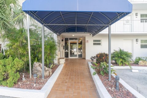 Copropriété à vendre à Pompano Beach, Floride: 1 chambre, 60.2 m2 № 2390183 - photo 3