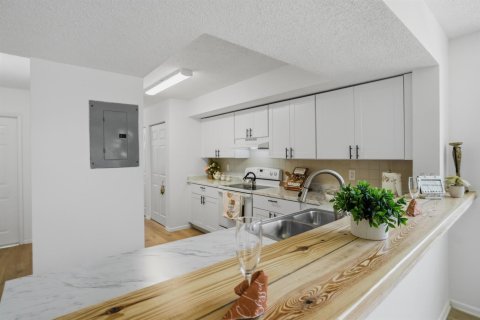 Copropriété à vendre à Coral Springs, Floride: 2 chambres, 105.91 m2 № 2083531 - photo 11
