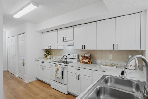 Copropriété à vendre à Coral Springs, Floride: 2 chambres, 105.91 m2 № 2083531 - photo 12