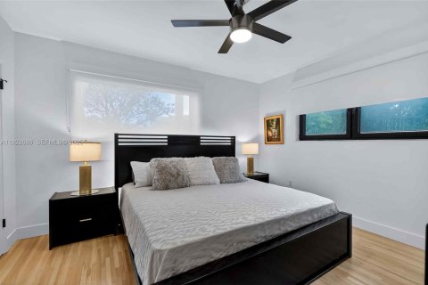 House in Miami Beach, Florida 5 bedrooms, 229.75 sq.m. № 1976569 - photo 28