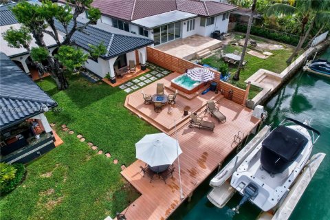 House in Miami Beach, Florida 5 bedrooms, 229.75 sq.m. № 1976569 - photo 3