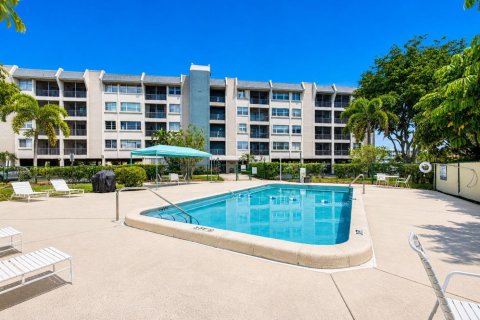 Condominio en West Palm Beach, Florida, 2 dormitorios № 2240655
