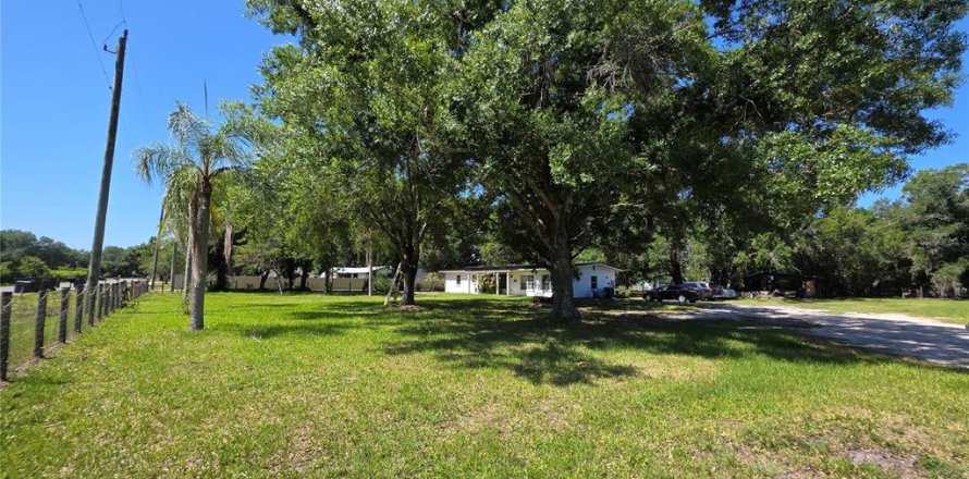 House in Bradenton, Florida 3 bedrooms, 142.7 sq.m. № 2196970