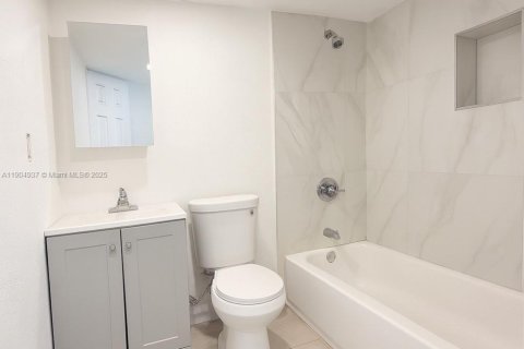 Commercial property in Miami, Florida 178.93 sq.m. № 1956559 - photo 4