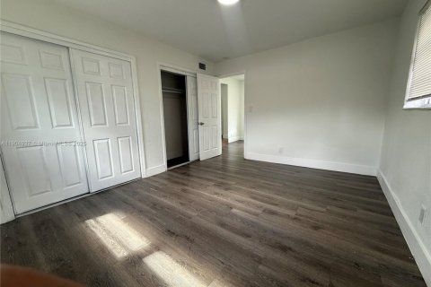 Commercial property in Miami, Florida 178.93 sq.m. № 1956559 - photo 9