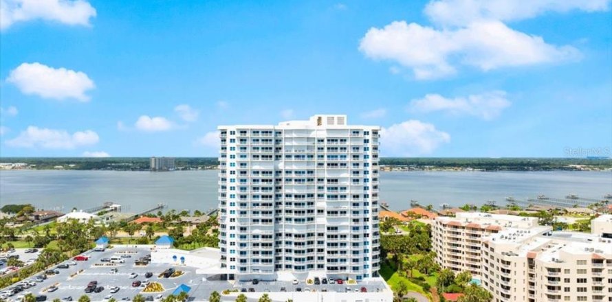 Condominio en Daytona Beach, Florida, 2 dormitorios  № 1765074