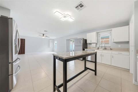 Villa ou maison à vendre à Orlando, Floride: 5 chambres, 260.22 m2 № 2147650 - photo 5