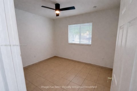 Condo in Hialeah, Florida, 2 bedrooms  № 2056503 - photo 10