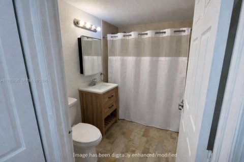 Condo in Hialeah, Florida, 2 bedrooms  № 2056503 - photo 12