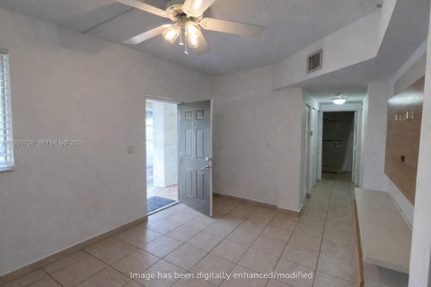 Condo in Hialeah, Florida, 2 bedrooms  № 2056503 - photo 4