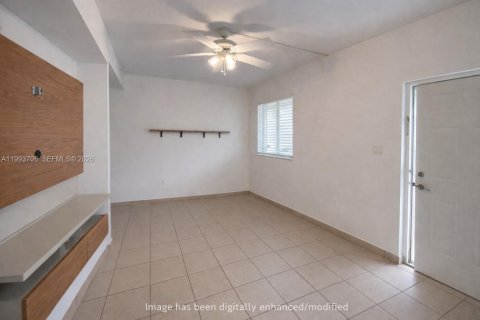Condo in Hialeah, Florida, 2 bedrooms  № 2056503 - photo 6