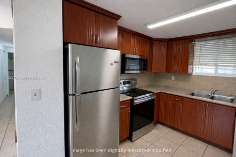 Condo in Hialeah, Florida, 2 bedrooms  № 2056503 - photo 7