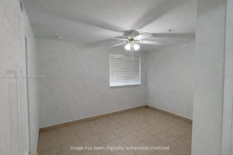 Condo in Hialeah, Florida, 2 bedrooms  № 2056503 - photo 13