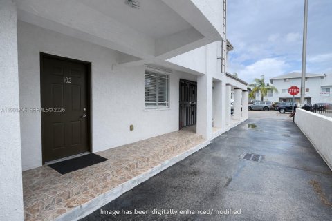 Condo in Hialeah, Florida, 2 bedrooms  № 2056503 - photo 3