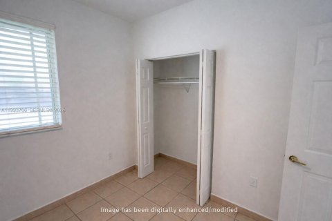Condo in Hialeah, Florida, 2 bedrooms  № 2056503 - photo 14
