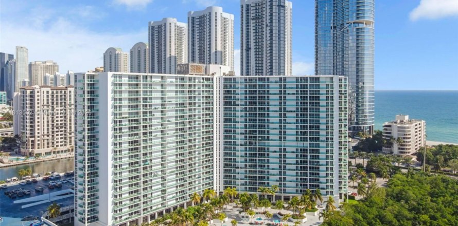 Condo in Sunny Isles Beach, Florida, 2 bedrooms № 1762566