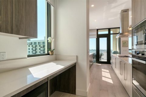 Condo in Sarasota, Florida, 3 bedrooms  № 2100940 - photo 13
