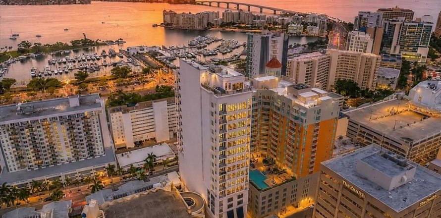 Condo in Sarasota, Florida, 3 bedrooms  № 2100940
