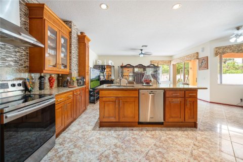 Casa en venta en Pembroke Pines, Florida, 6 dormitorios, 336.49 m2 № 2016468 - foto 29