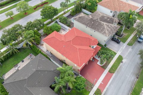 Casa en venta en Pembroke Pines, Florida, 6 dormitorios, 336.49 m2 № 2016468 - foto 8