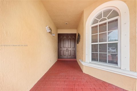 Casa en venta en Pembroke Pines, Florida, 6 dormitorios, 336.49 m2 № 2016468 - foto 18
