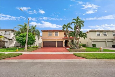 Casa en venta en Pembroke Pines, Florida, 6 dormitorios, 336.49 m2 № 2016468 - foto 2