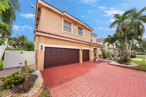Casa en venta en Pembroke Pines, Florida, 6 dormitorios, 336.49 m2 № 2016468 - foto 17