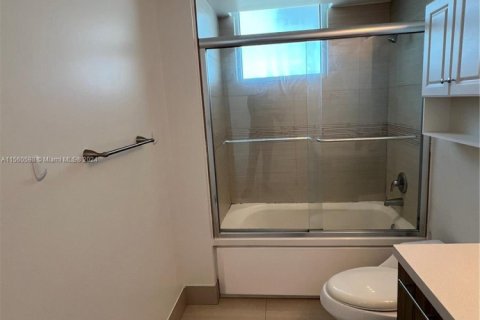 Condo in Miami Beach, Florida, 1 bedroom  № 1728940 - photo 13