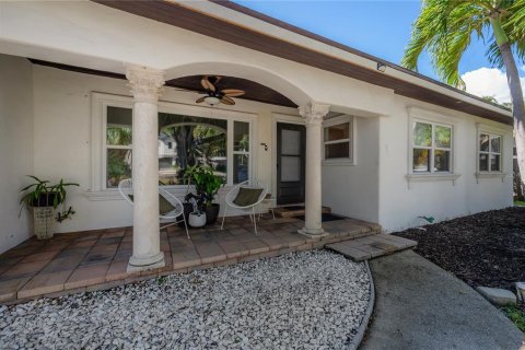 Casa en venta en Tampa, Florida, 3 dormitorios, 139.35 m2 № 2391256 - foto 2