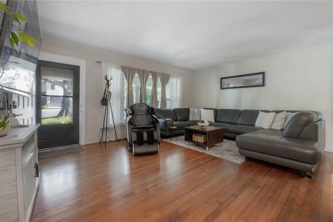 Casa en venta en Tampa, Florida, 3 dormitorios, 139.35 m2 № 2391256 - foto 3