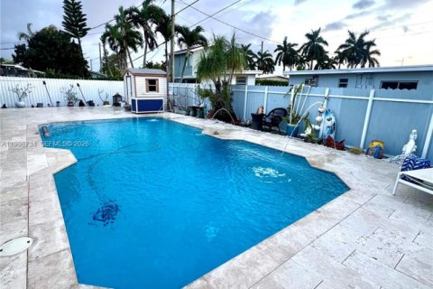 House in Miami, Florida 3 bedrooms, 113.15 sq.m. № 2060907 - photo 7