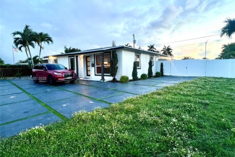 House in Miami, Florida 3 bedrooms, 113.15 sq.m. № 2060907