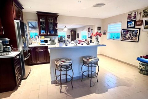 House in Miami, Florida 3 bedrooms, 113.15 sq.m. № 2060907 - photo 3