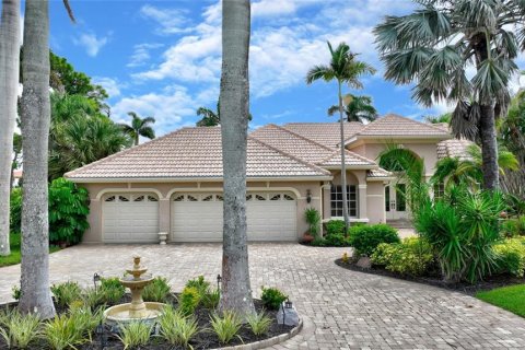 House in Punta Gorda, Florida 3 bedrooms, 219.71 sq.m. № 2199248 - photo 2