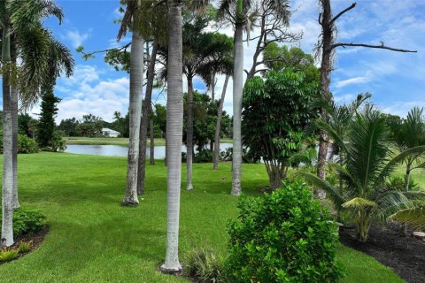 House in Punta Gorda, Florida 3 bedrooms, 219.71 sq.m. № 2199248 - photo 4