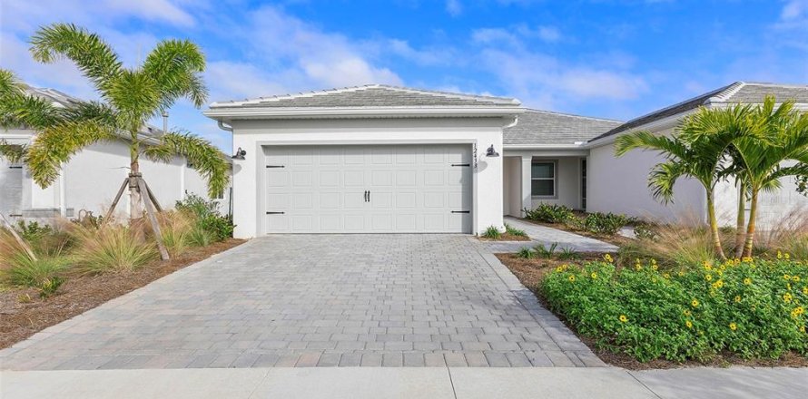 House in Englewood, Florida 2 bedrooms, 146.69 sq.m. № 1846854