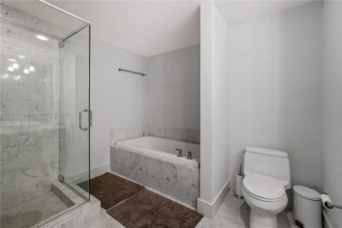 Condominio en venta en Miami, Florida, 2 dormitorios, 87.33 m2 № 1712758 - foto 11