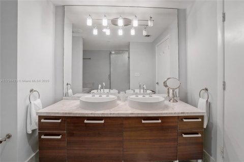 Condominio en venta en Miami, Florida, 2 dormitorios, 87.33 m2 № 1712758 - foto 12